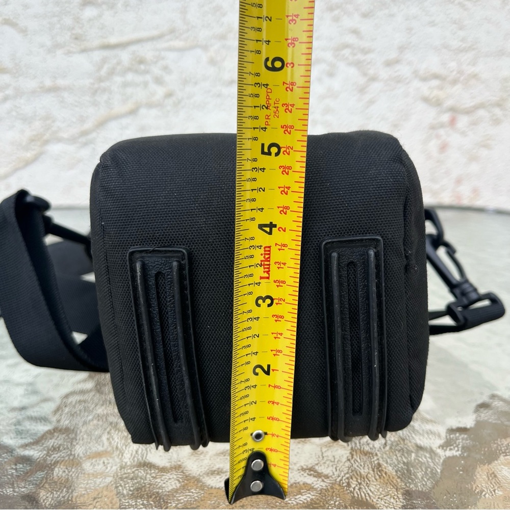 Lowepro Adventura TLZ 30 III Black Top Loading Camera Bag - Picture 11 of 12